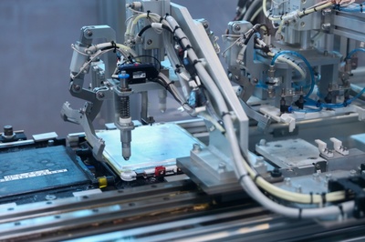 车叔带你走进工厂,揭秘为什么轩逸纯电的电池更靠谱!